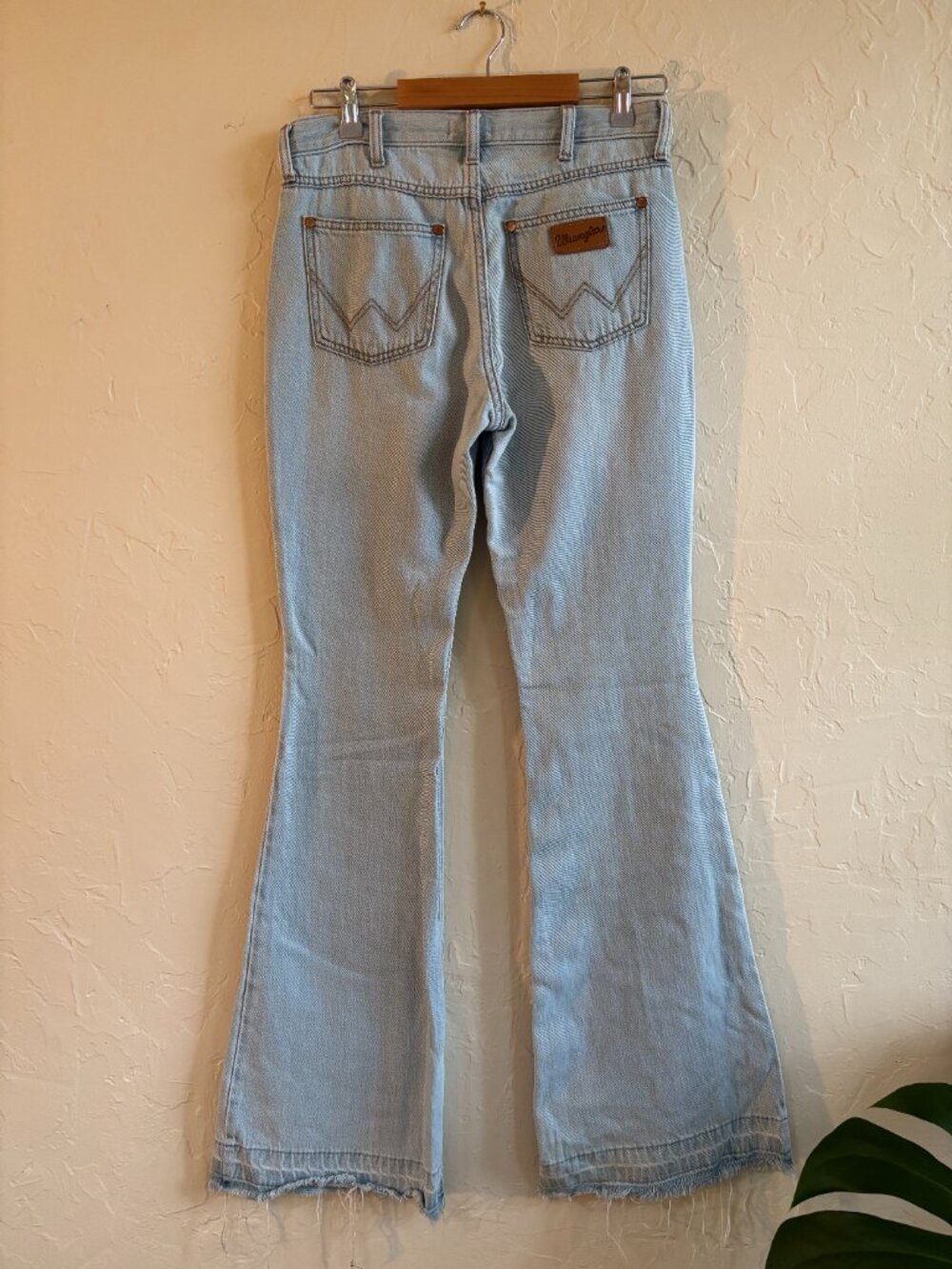 WRANGLER-  Retro Women's High Rise Flare Jeans Light Wash Raw Hem  size 28